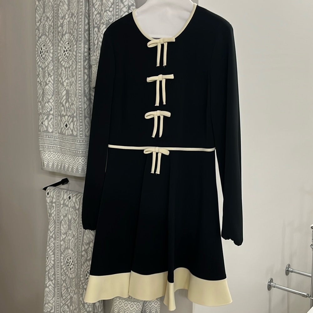 Red Valentino bow dress. Size 40 (US 2-4). Black and Cream